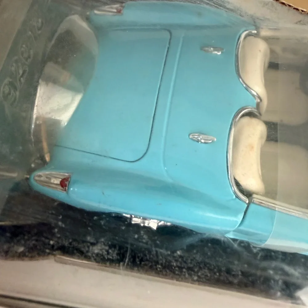 Road Legends 1957 Chevrolet Corvette Blue 1:18 Die-Cast Metal Car 92018